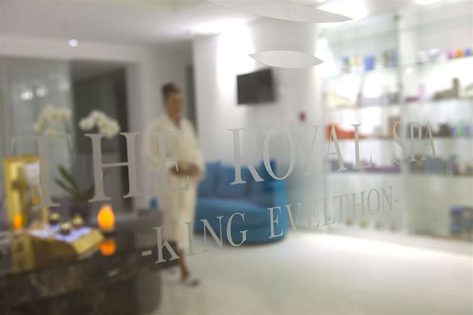 Ein Foto The King Evelthon Beach Hotel & Resort