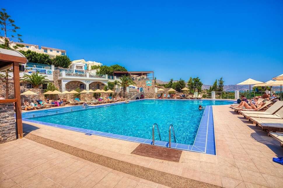 Een foto van het zwembad bij Elounda Water Park Residence Hotel