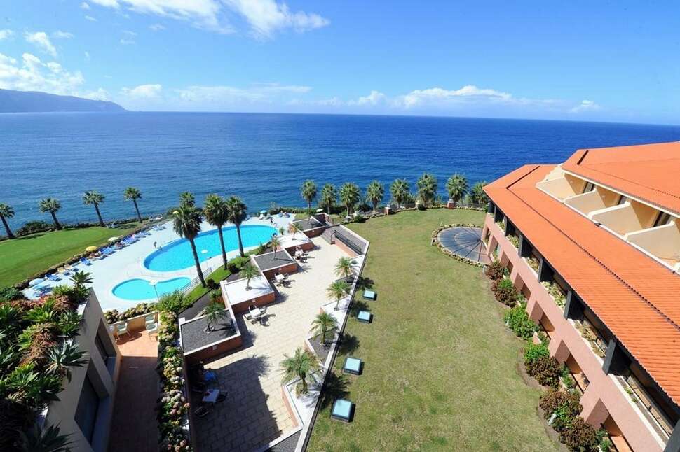 Een foto van het terras bij Monte Mar Palace Hotel