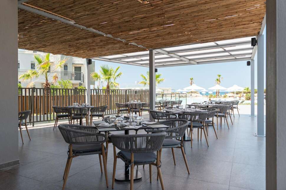 Een foto van het terras bij Portes Lithos Luxury Resort