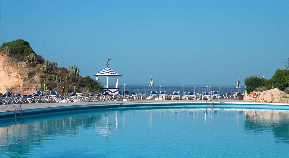 Een foto van het zwembad bij Algarve Casino Hotel