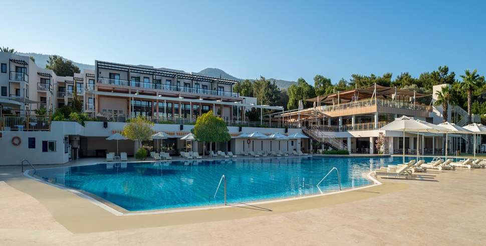 Ein Foto DoubleTree by Hilton Bodrum Isil Club Resort