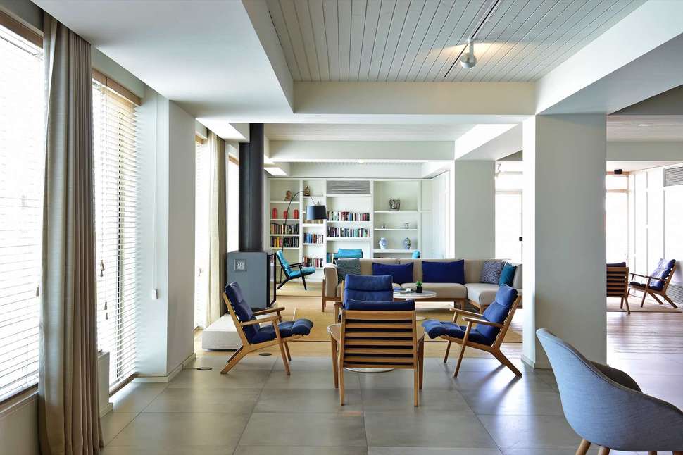 Een foto van het interieur van Aqualuz Lagos by The Editory