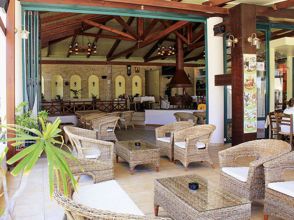 Een foto van het terras bij Sun Boutique Hotel