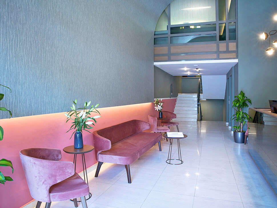 Een foto van het interieur van Zeus Essence Wyndham Athens Residence