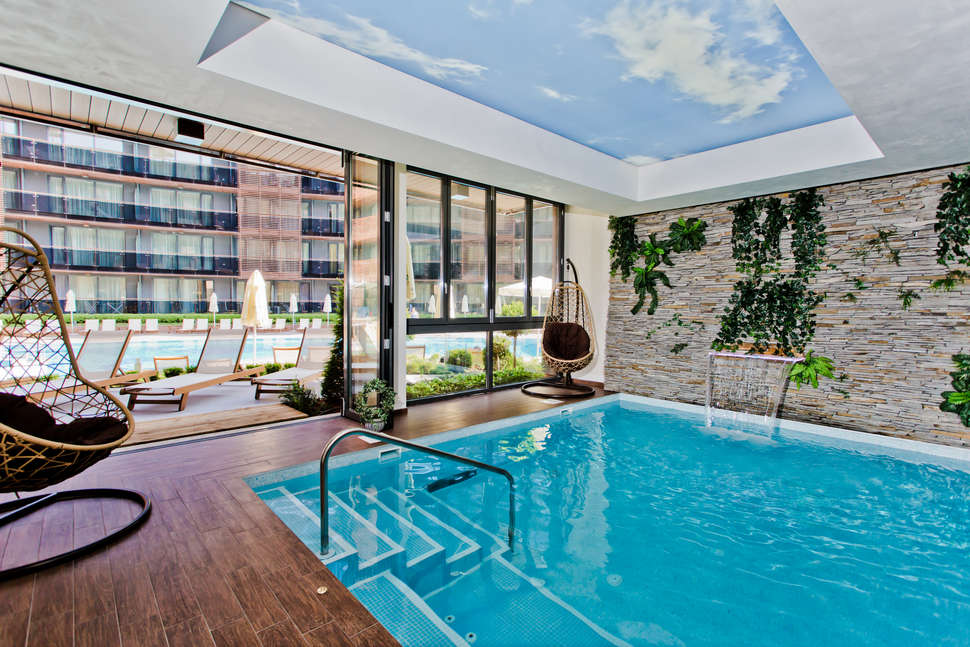 Een foto van het zwembad bij Galeon Residence Spa