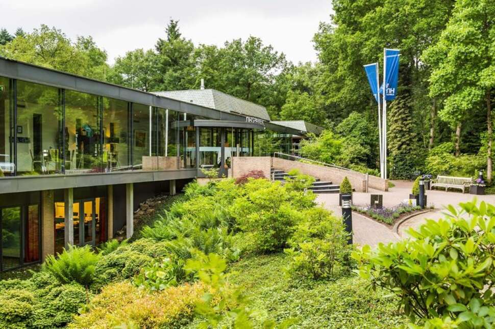 Een foto van de buitenkant van Fletcher Hotel Restaurant Sparrenhorst Veluwe