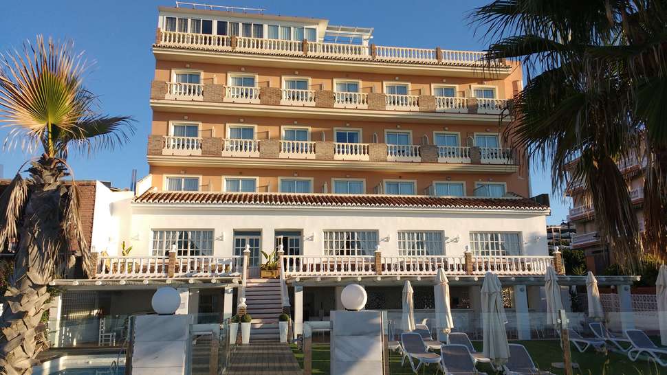 Ein Foto von der Außenansicht des Hotel Santa Rosa