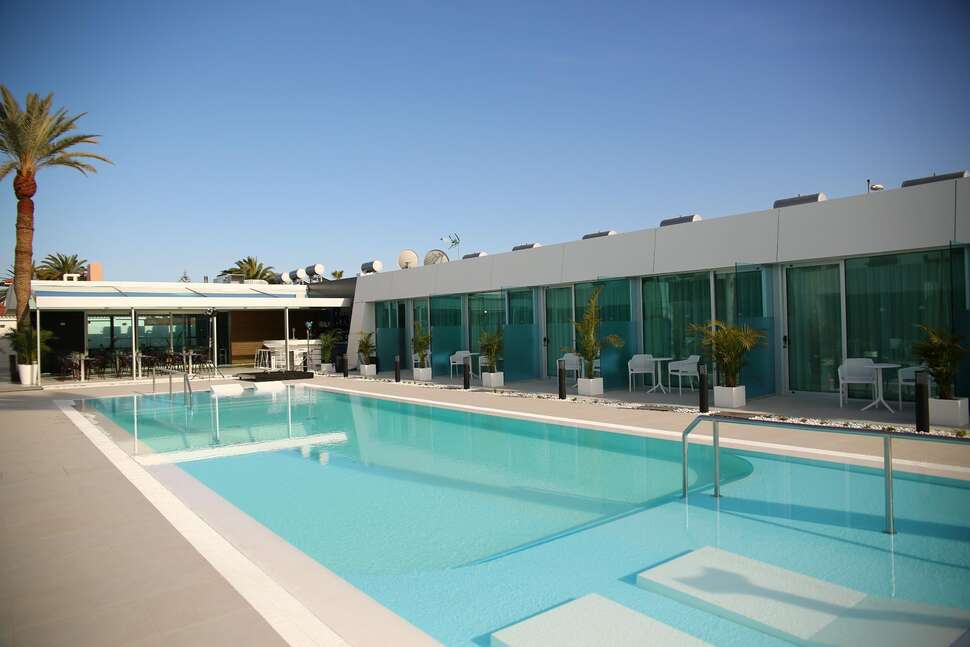 Ein Foto vom Pool im Hotel Nayra