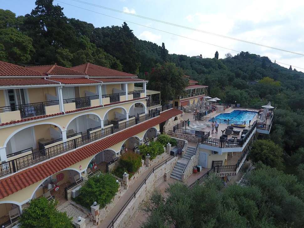 Een foto van de buitenkant van Zante Palace