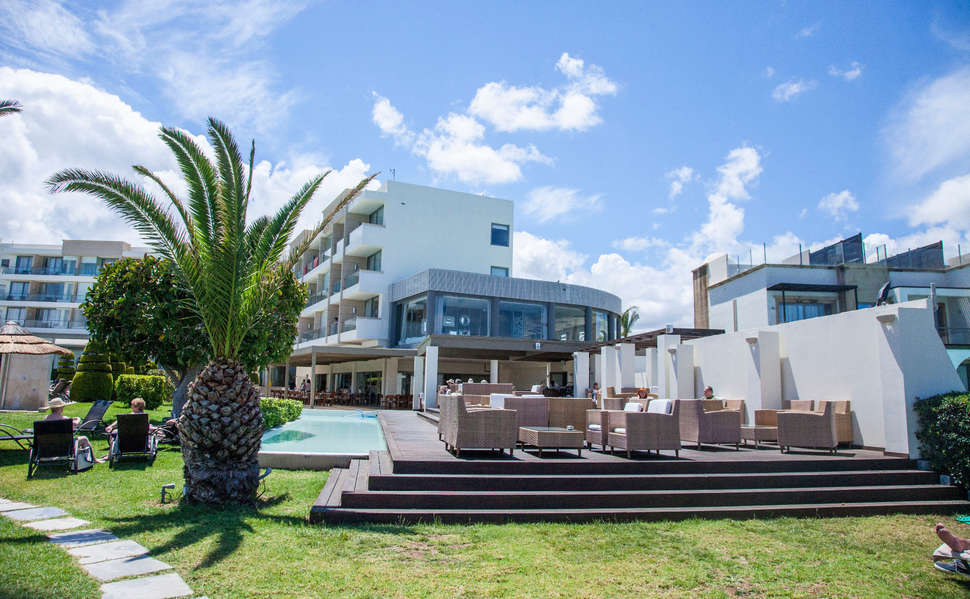 Ein Foto von der Terrasse im The Ixian Grand & All Suites