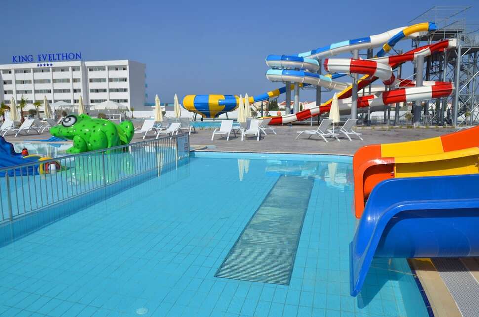 Ein Foto vom Pool im The King Evelthon Beach Hotel & Resort