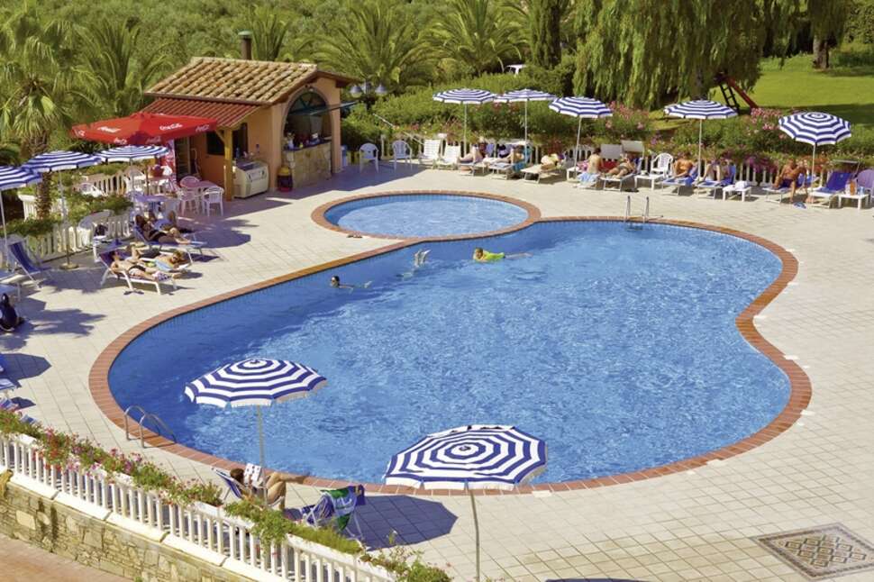 Ein Foto vom Pool im Agrihotel Elisabetta