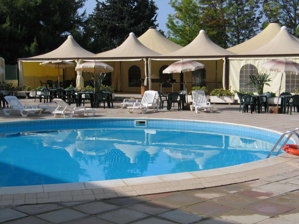 Een foto van het zwembad bij Hotel Califfo