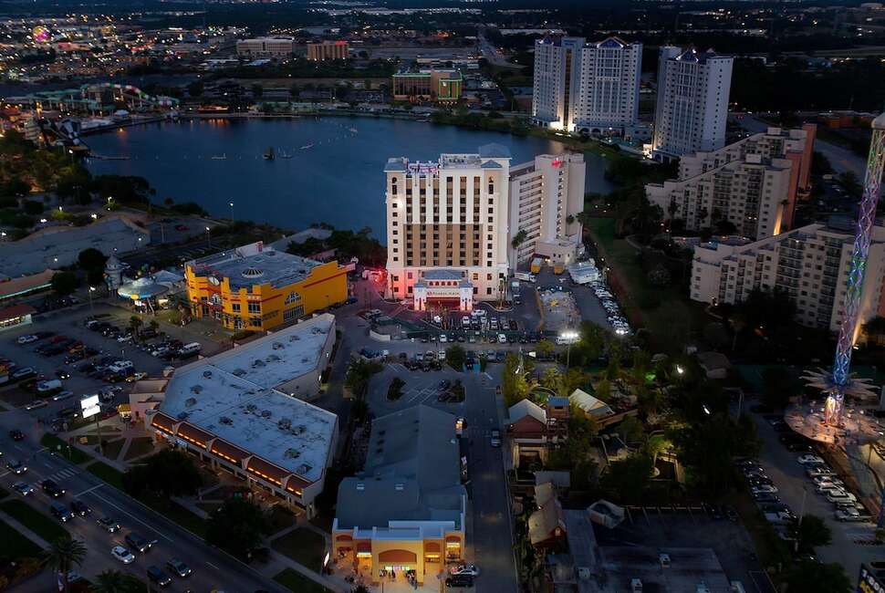 Ein Foto Ramada Plaza by Wyndham Orlando Resort & Suites Intl Drive