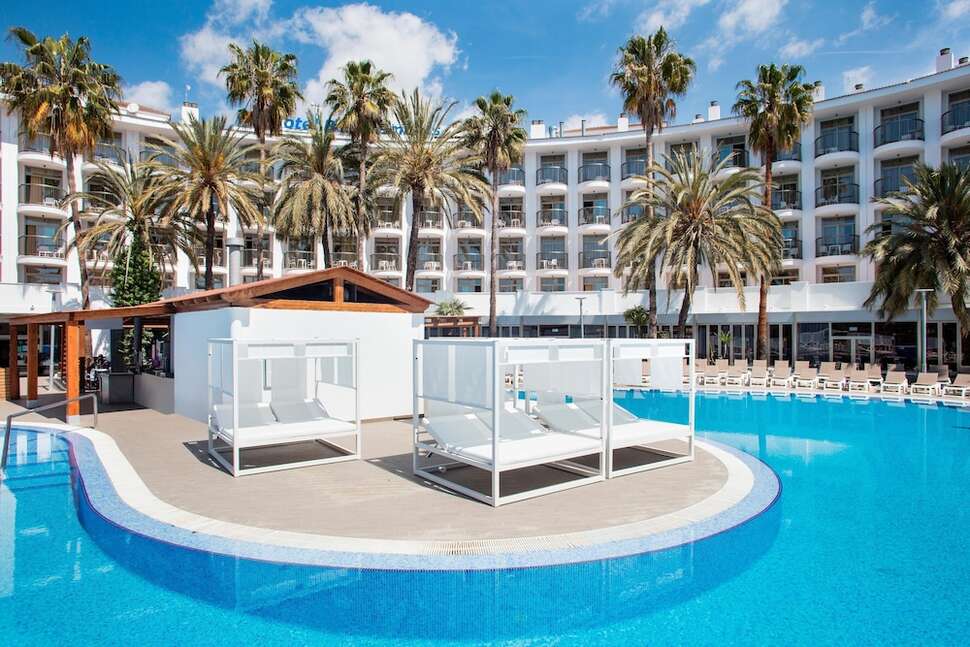 Een foto van het zwembad bij Hotel Best Cambrils
