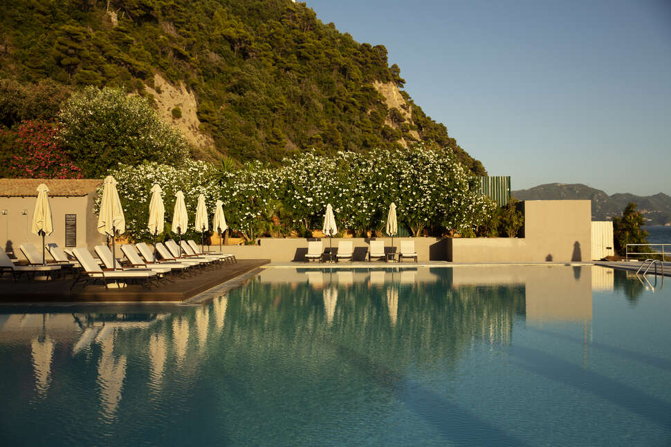 Een foto van het zwembad bij Domes of Corfu