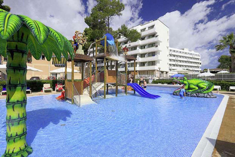 Een foto van het zwembad bij Allsun Hotel Eden Alcudia