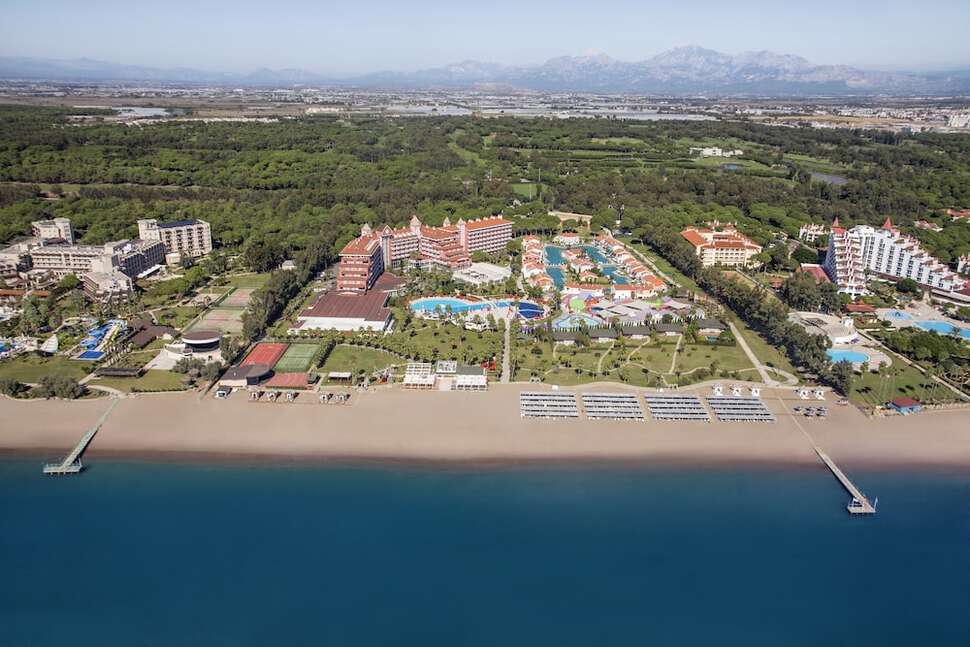 Een foto van het strand bij IC Hotels Santai Family Resort