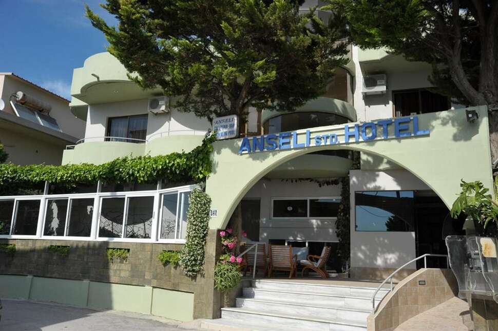 Een foto van de buitenkant van Anseli Hotel