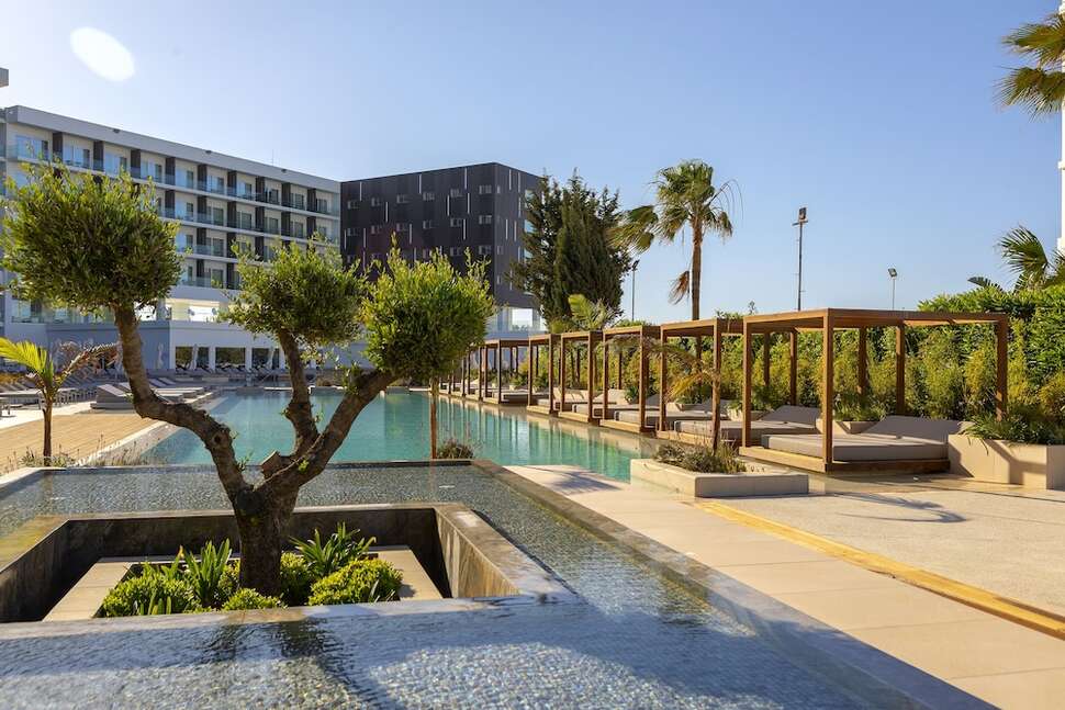 Een foto van het zwembad bij Chrysomare Beach Hotel & Resort