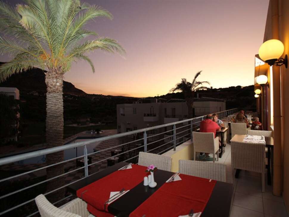 Een foto van het terras bij Bellos Appartementen
