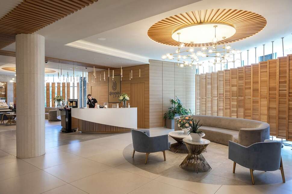 Een foto van het interieur van Nissiblu Beach Resort