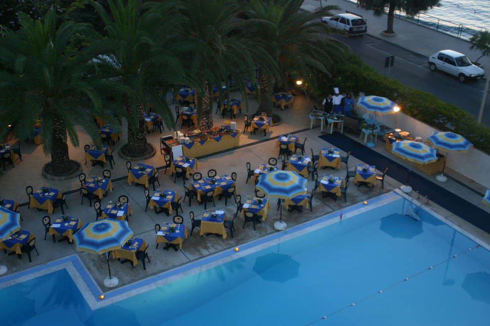 Ein Foto vom Pool im Hotel Tourist Cefalu