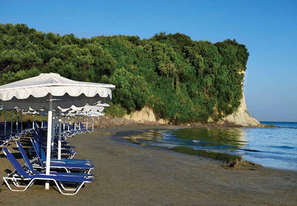 Een foto van het strand bij Roda Beach Resort & Spa