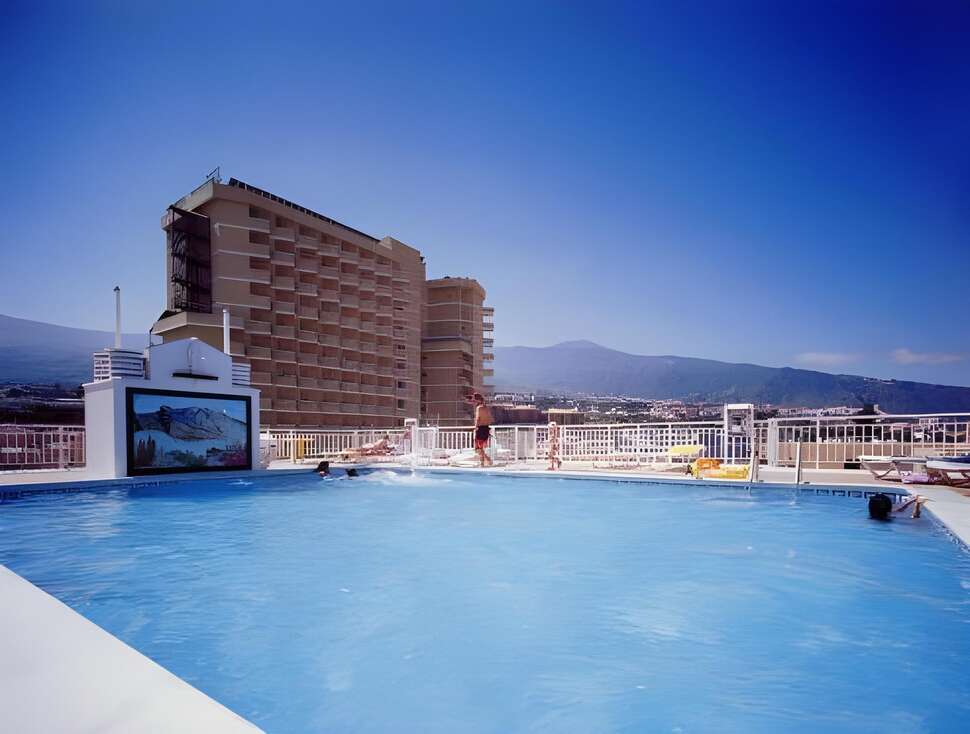 Een foto van een overzicht van Skyview Hotel