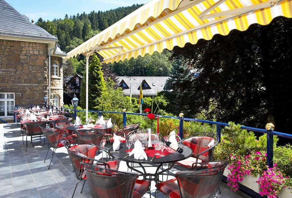 Een foto van het terras bij Ruters Parkhotel