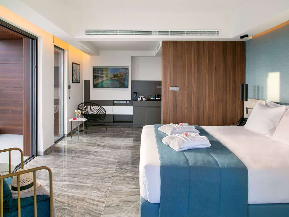 Ein Foto Mercure Larnaca Beach Resort