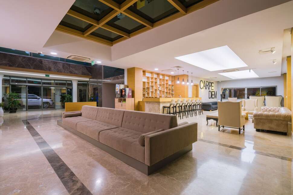 Een foto van het interieur van Orfeus Queen