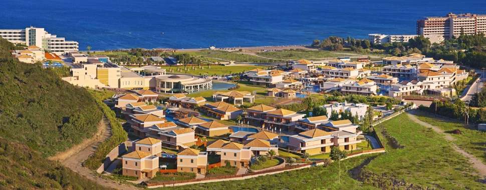 Een foto van de buitenkant van La Marquise Luxury Resort