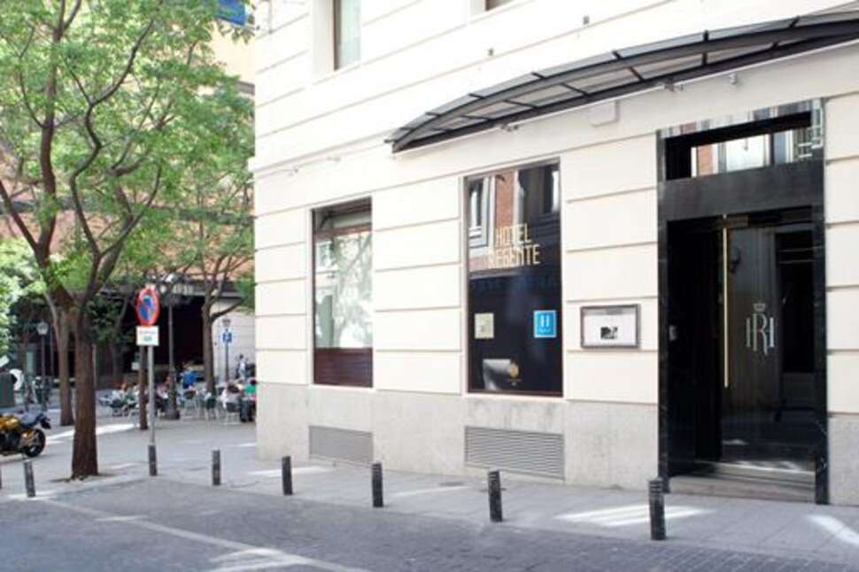 Een foto van de buitenkant van Hotel Regente Madrid