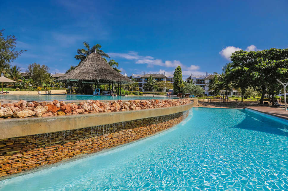 Een foto van het zwembad bij Royal Zanzibar Beach Resort