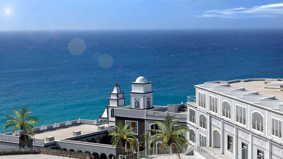 Een foto van de buitenkant van Royal Palm Resort & Spa