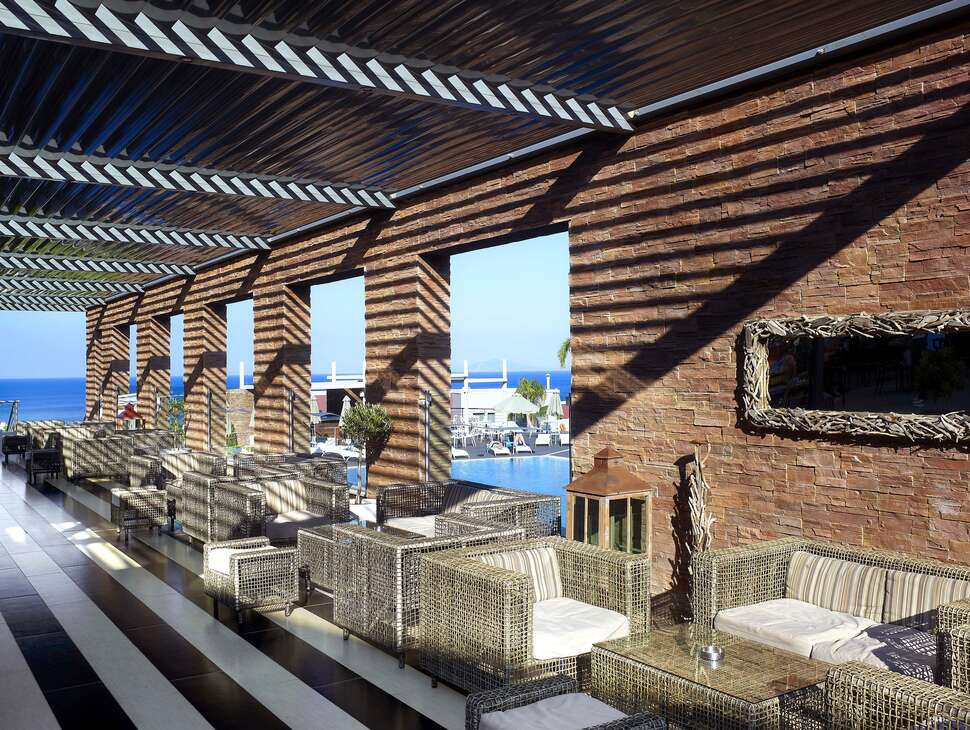 Ein Foto von der Terrasse im Michelangelo Resort & Spa