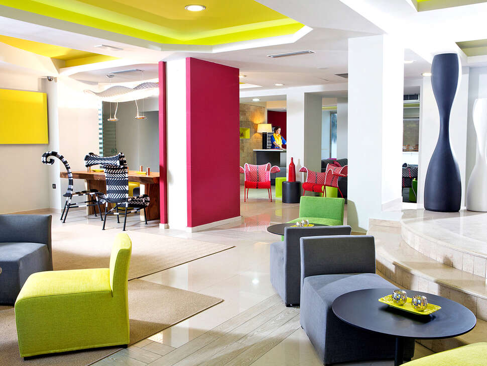 Een foto van het interieur van Aquamare City & Beach Hotel