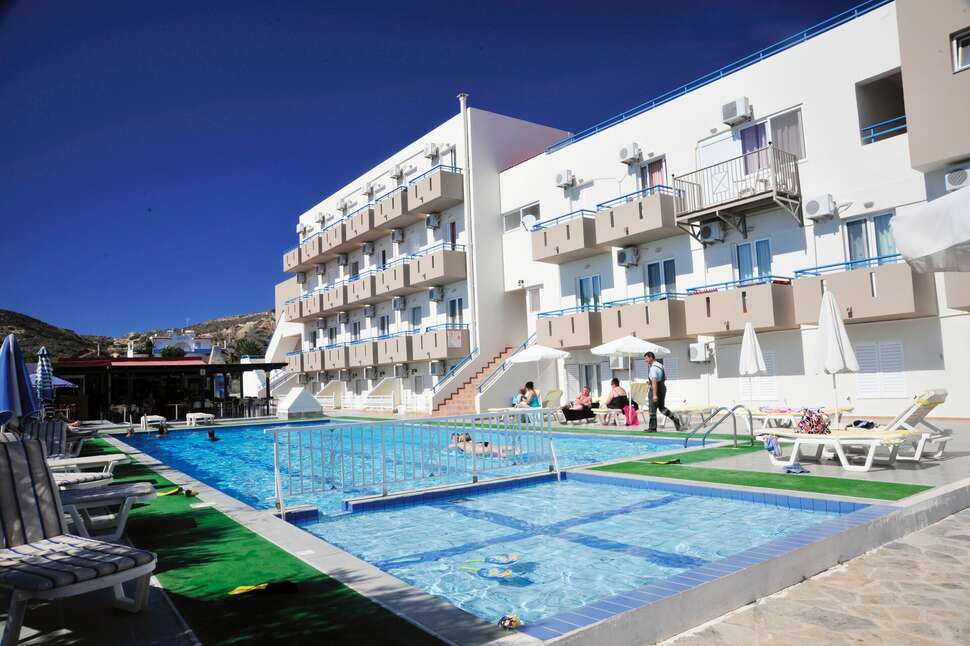 Een foto van het zwembad bij Athinoula Hotel