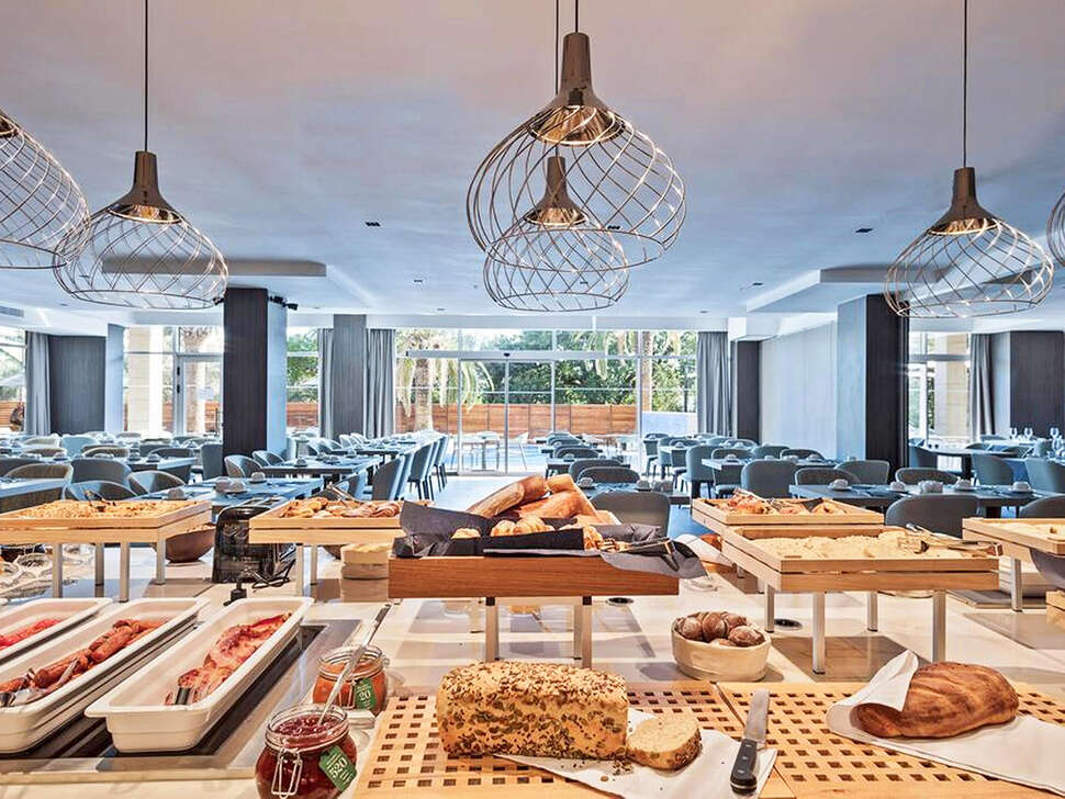 Een foto van Hotel AMI Budva Petrovac