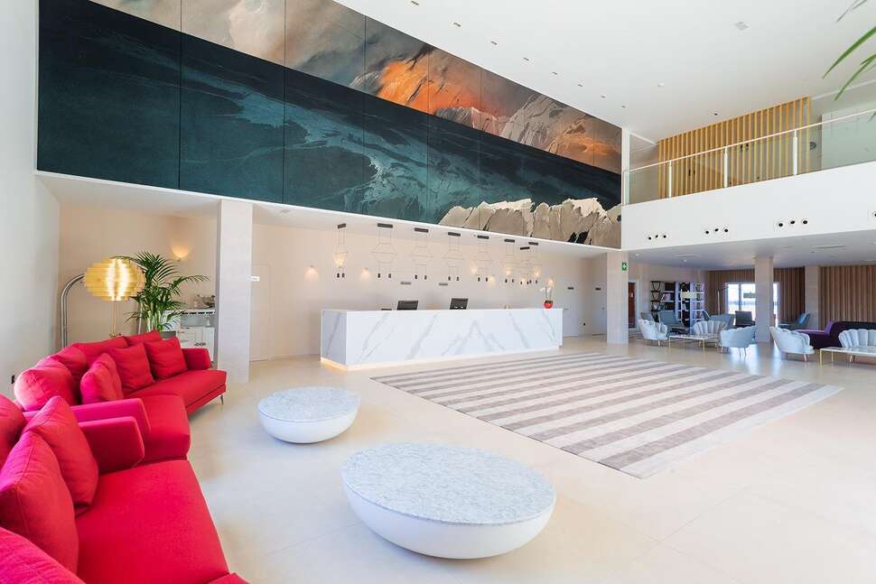 Een foto van het interieur van Lava Beach