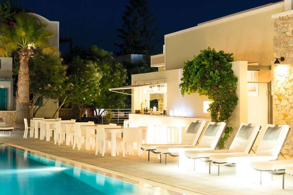 Ein Foto vom Pool im Rose Bay Hotel