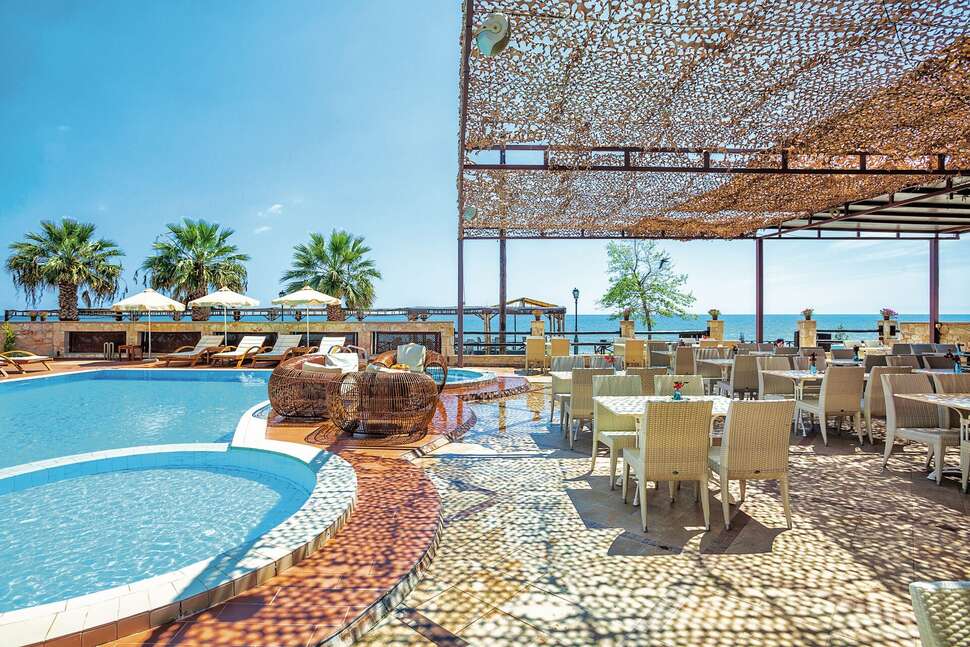 Ein Foto vom Pool im Possidi Paradise Hotel