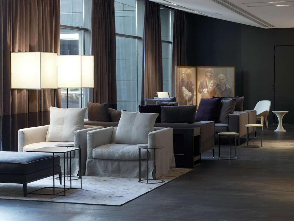 Een foto van het interieur van The Met Hotel