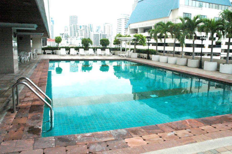 Ein Foto vom Pool im Royal Benja Hotel
