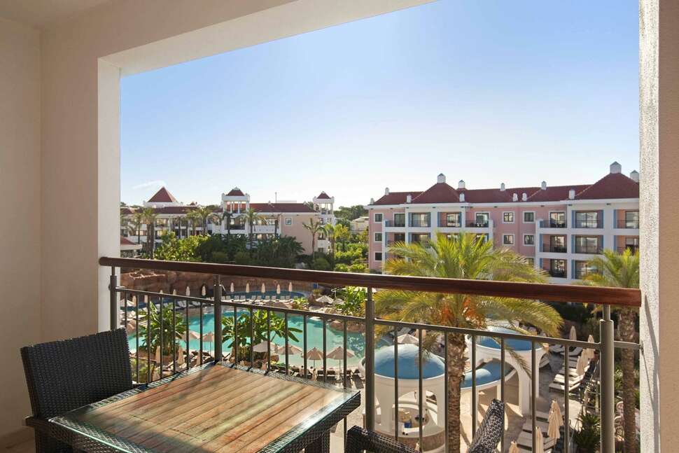Een foto van het zwembad bij Hilton Vilamoura As Cascatas Golf Resort & Spa