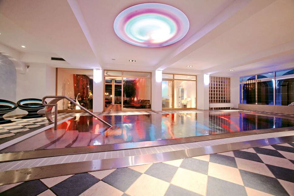 Een foto van het zwembad bij Berger's Sporthotel