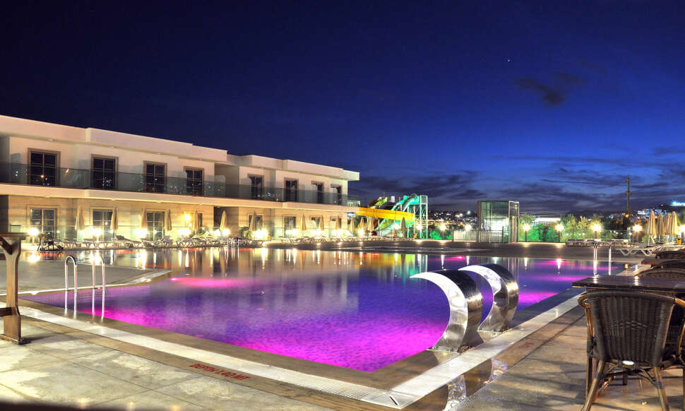 Een foto van het zwembad bij Jasmin Beach Hotel