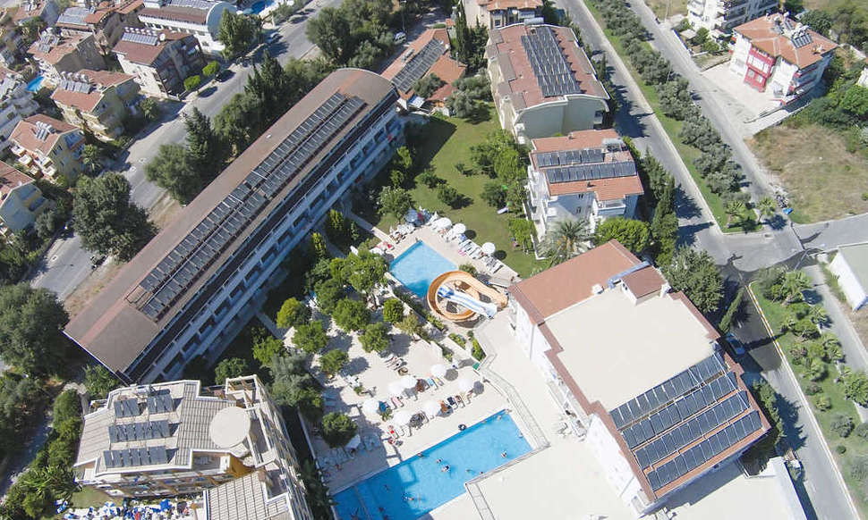 Een foto van het zwembad bij Catty Cats Garden Hotel
